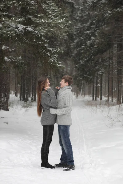 Une Paire Amoureux Sur Une Date Après Midi Hiver Dans — Photo