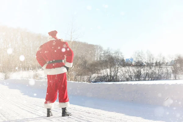 Santa Claus Viene Con Regalos Del Exterior Santa Traje Rojo —  Fotos de Stock