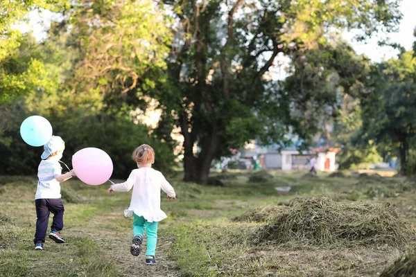 Little Children Walking Park Balloons — Stock Photo, Image