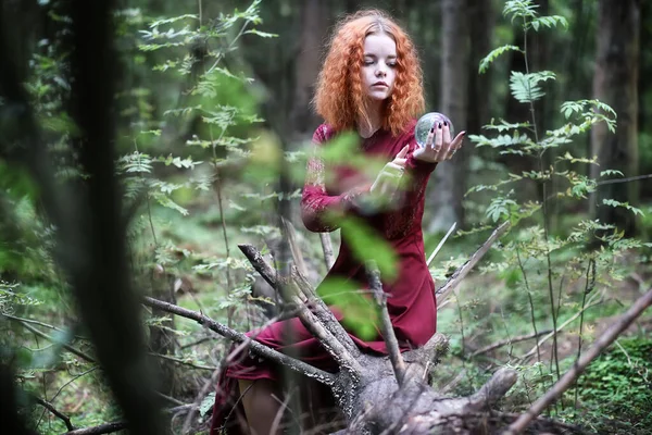 Sorcière Tient Rituel Dans Les Profondeurs Des Fourches — Photo