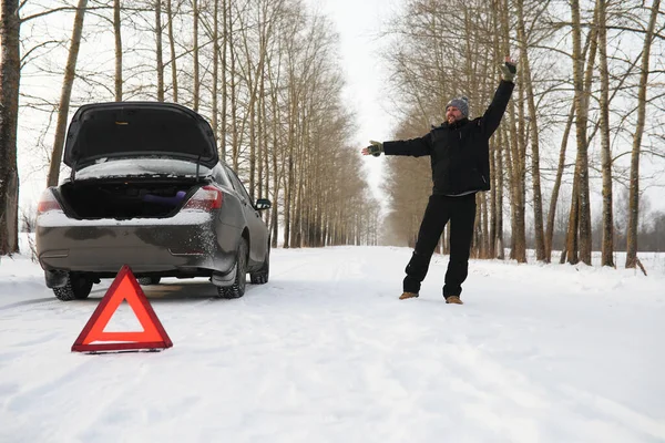 Man Car Winter Road Walk Car Repair — Stock Photo, Image