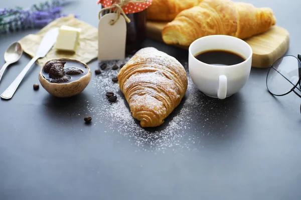 Pasteles Frescos Mesa Croissant Con Sabor Francés Para Desayuno — Foto de Stock