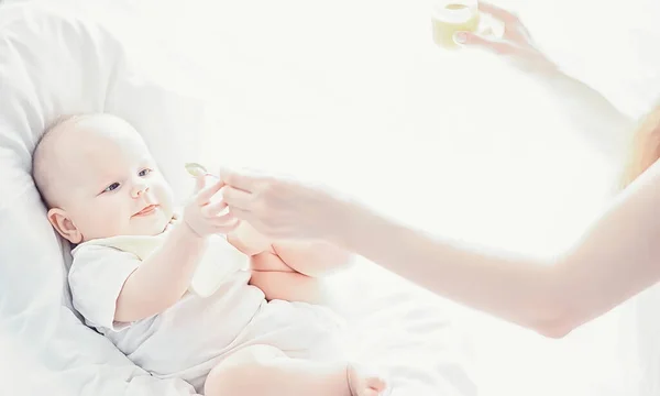 Maternity Concept Young Mother Feeds Her Little Baby First Lure — Stock Photo, Image