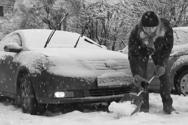 Ein Mann Winterkleidung Auf Der Straße — Stockfoto