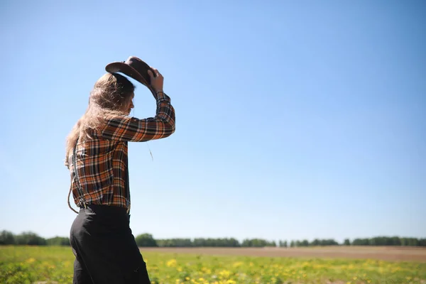 Cowboy Com Chapéu Campo Outono — Fotografia de Stock