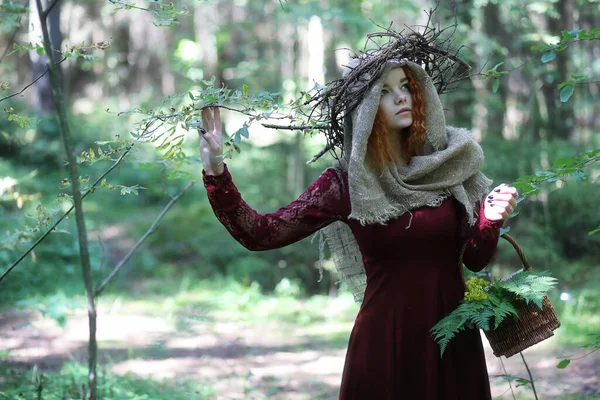 Fortune Teller Effectue Rituel Dans Les Profondeurs Forêt — Photo