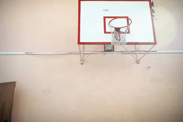 Blick Auf Leeren Basketballkorb Der Sporthalle — Stockfoto