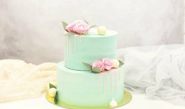 Tatil ve normal bir kahvaltı için şekerleme aromalı kekler.