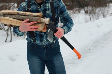 adam balta ile kışın