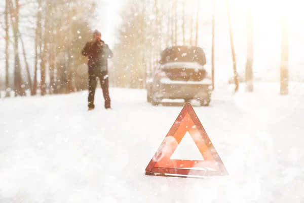 Man Car Winter Road Walk Car Repair — Stock Photo, Image