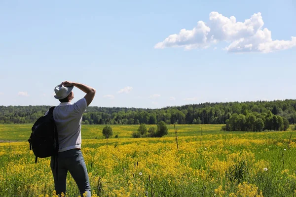 Young Man Travels Backpack Summer Day Outdoor — Stock Photo, Image