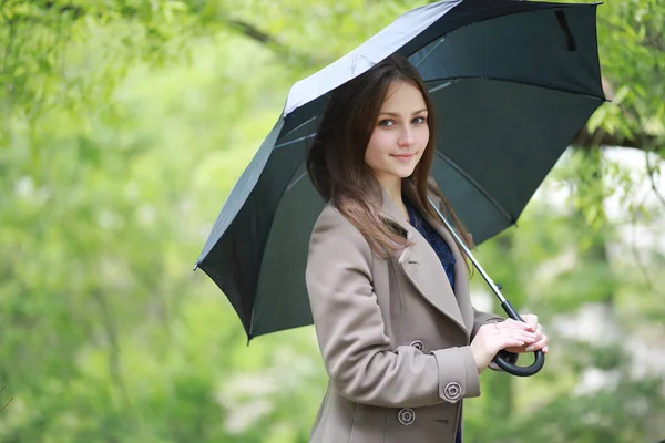 Young Girl Coat Spring Park Rai — Stock Photo, Image