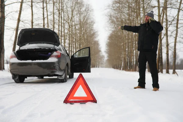 Man Car Winter Road Walk Car Repair — Stock Photo, Image