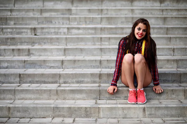 Ragazza Carina Trucco Clown Uno Sfondo Una Fiera Passo — Foto Stock