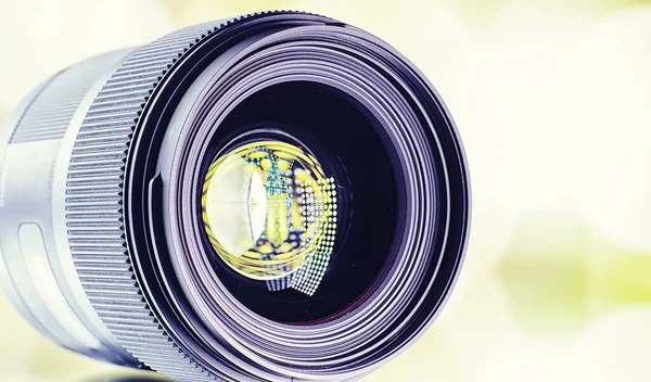 Ausrüstung Videofilmer Und Fotograf Linsen Auf Dem Tisch Vor Dem — Stockfoto