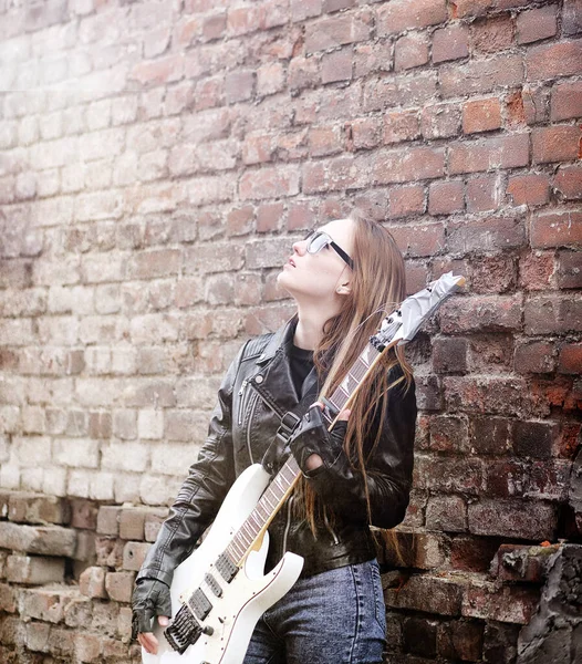 Bela Menina Roqueiro Com Guitarra Elétrica Uma Menina Músico Rock — Fotografia de Stock