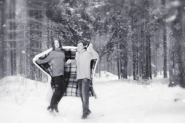 Een Verliefde Paar Een Winter Wandeling Man Vrouw Een Datum — Stockfoto