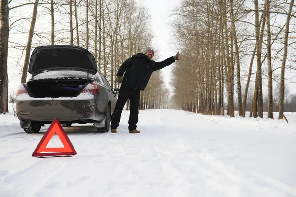 Man Car Winter Road Walk Car Repair — Stock Photo, Image