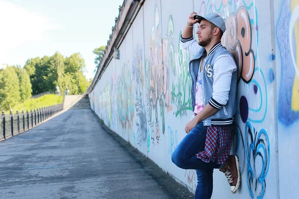 Een Jonge Man Met Een Bebaarde Hiphopdanser — Stockfoto