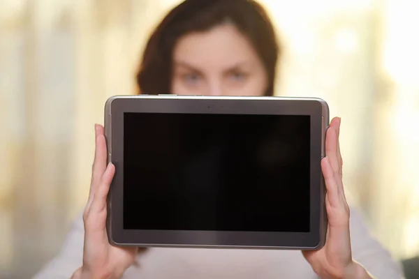 Girl Holding Tablet Girl Has Computer Screen Her Hands Hands — Stock Photo, Image