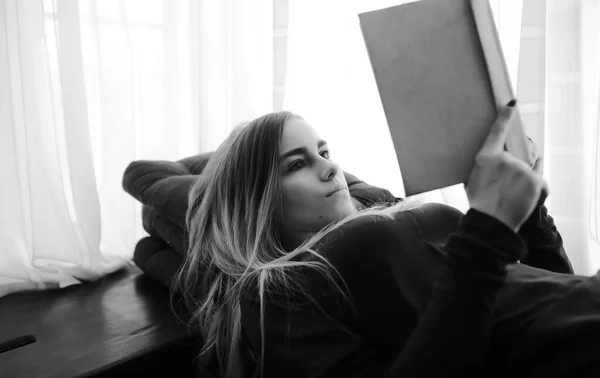 Young Girl Home Setting Resting Big Apartment — Stock Photo, Image