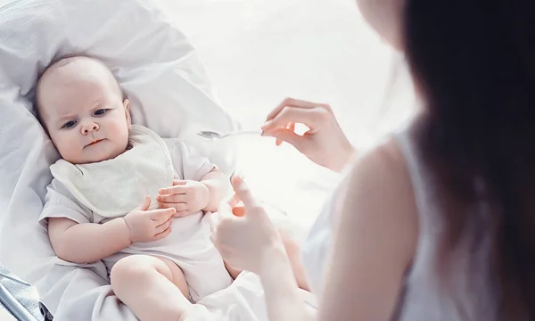 Maternity Concept Young Mother Feeds Her Little Baby First Lure — Stock Photo, Image