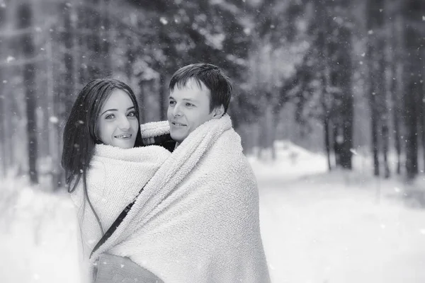 Ein Liebespaar Auf Einem Winterspaziergang Mann Und Frau Bei Einem — Stockfoto