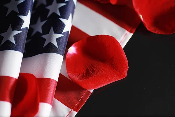 Американський Прапор Квітка Троянди Столі Символ Сполучених Штатів Америки Червоних — стокове фото