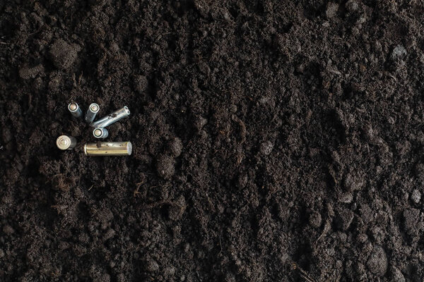 Батарейки в земле. Загрязнение окружающей среды
.