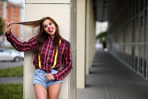 Ragazza Carina Trucco Clown Uno Sfondo Una Fiera Passo — Foto Stock