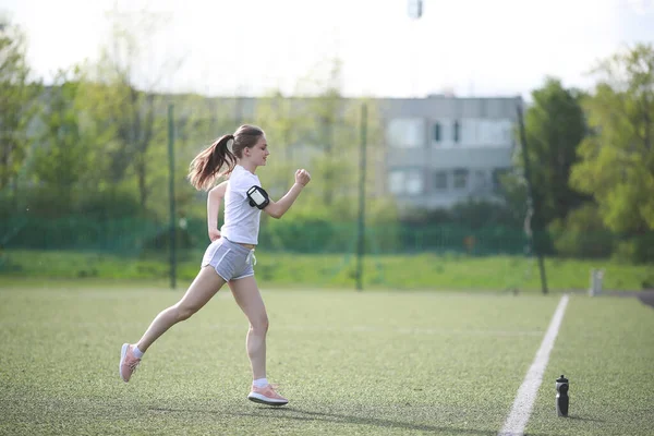 Ragazza Stile Vita Sportivo Facendo Esercizi Acqua Potabile — Foto Stock