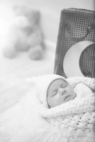 Pasgeboren Baby Meisje Slapen Een Zachte Pillo — Stockfoto