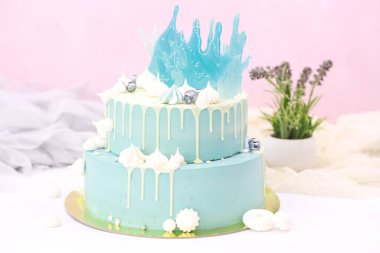 Tatil ve normal bir kahvaltı için şekerleme aromalı kekler.