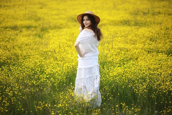 Mulher Grávida Vestido Campo Flores — Fotografia de Stock