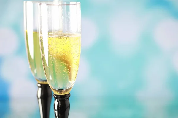 Achtergrond Met Hoge Glazen Voor Mousserende Wijnen Champagne Spray Glazen — Stockfoto