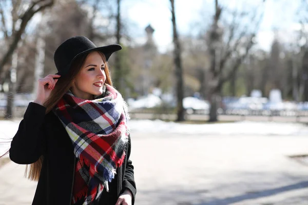 Ragazze Una Passeggiata Giornata Sole — Foto Stock