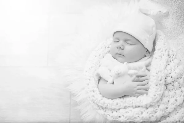 Pasgeboren Baby Meisje Slapen Een Zachte Pillo — Stockfoto