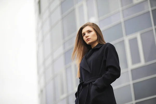 Menina Bonita Casaco Centro Negócios Nuvem — Fotografia de Stock