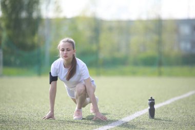Egzersizler ve içme suyu kız ve spor yaşam tarzı