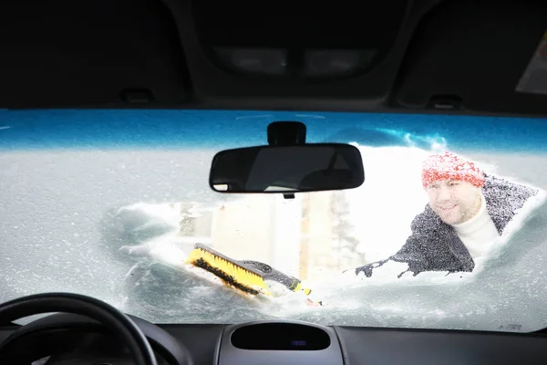 Male Driver Standing Front Car Owner Cleans Car Snow Winter — Stock Photo, Image