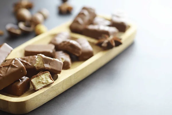 Barras Chocolate Sobre Fondo Negro Contraluz Chocolate Con Relleno Dulces — Foto de Stock