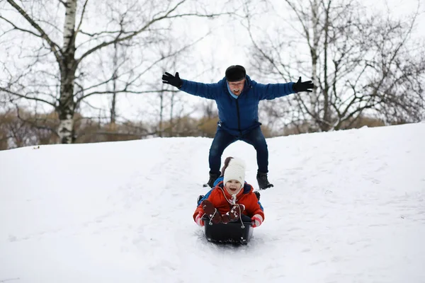 Kinder Park Winter Kinder Spielen Auf Dem Spielplatz Mit Schnee — Stockfoto