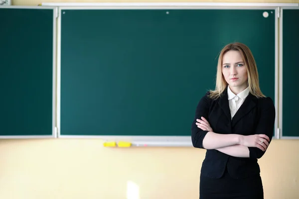 Joven Profesor Sala Escuela Durante Clas — Foto de Stock