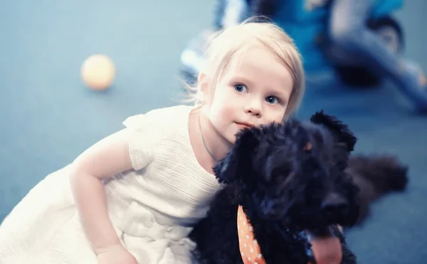 Petit Enfant Joue Avec Des Accessoires Jouets — Photo