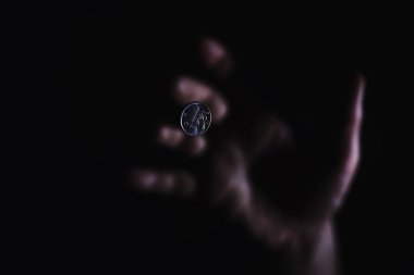 Ulusal para biriminin dengesizliği. Üzerinde 