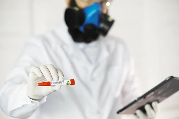 Forskare Laboratoriet Testar Läkemedel För Behandling Viral Pneumoni Blodprov Från — Stockfoto