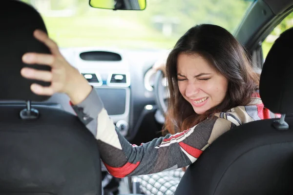Meisje Rijden Een Auto Slechte Emoties Haar Fac — Stockfoto