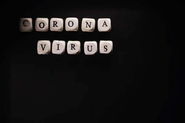 Pequenas Letras Cubos Inscrição Vírus Fundo Escuro Coronavírus Director Vírus — Fotografia de Stock