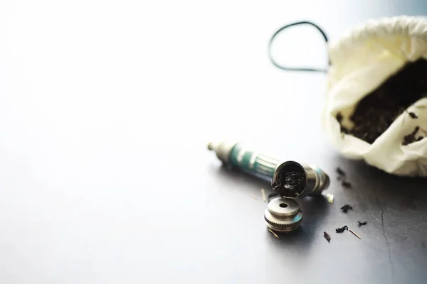 Легализованные Наркотики Медицинские Рецепты Курение Трубка Курения Пакет Наркотическими Травами — стоковое фото