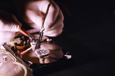 Bilgisayar ekipmanları. Bilgisayar parçalarının tamiri. Atölyedeki restorasyon için sabit disk. Winchester Virüsü Kurtarma.
